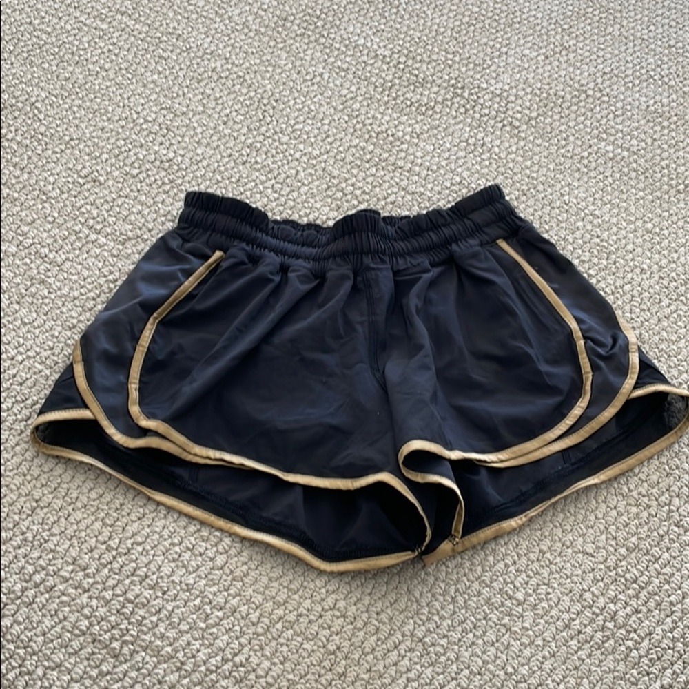 Lululemon Black & Gold Hotty Hot Short Size 6